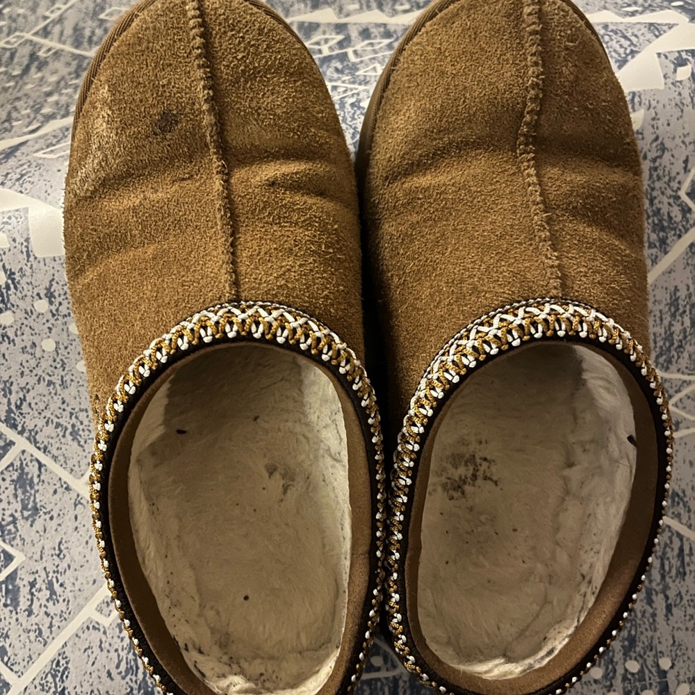 UGG Tasman